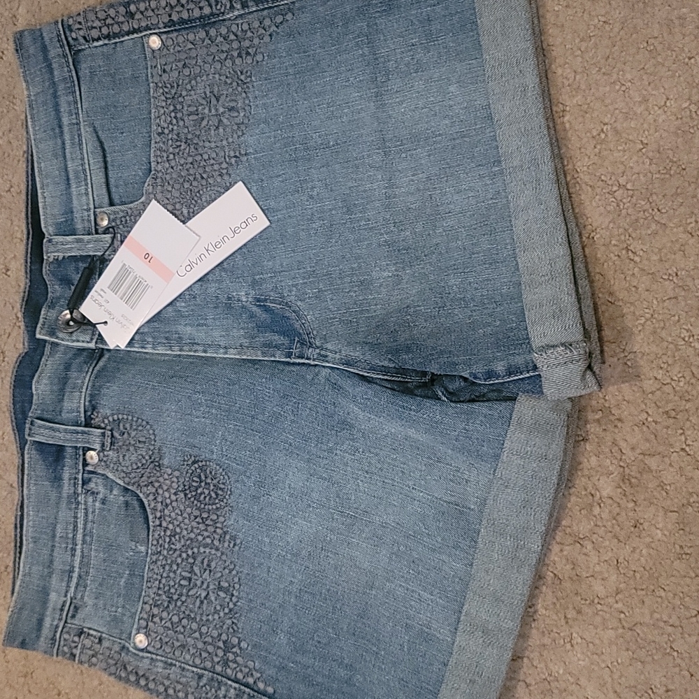 Calvin Klein med wash embroidered detail shorts  10/30